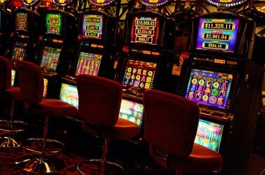Live dealer at grafik hongkong blackjack table with multiple camera angles